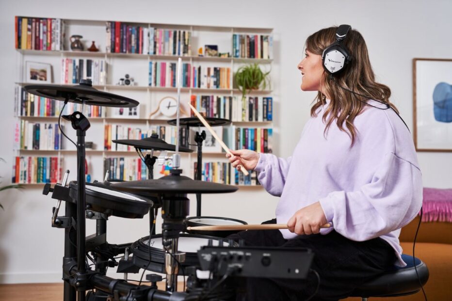 <strong>Roland Introduces VMH-D1 V-Drums Headphones</strong>