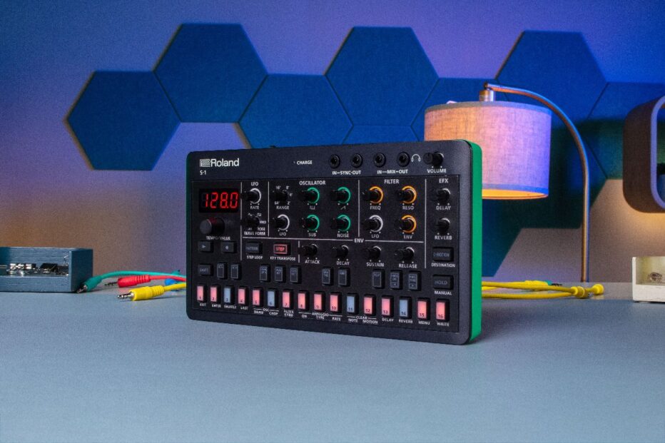 <strong>Roland Introduces S-1 Tweak Synth</strong>
